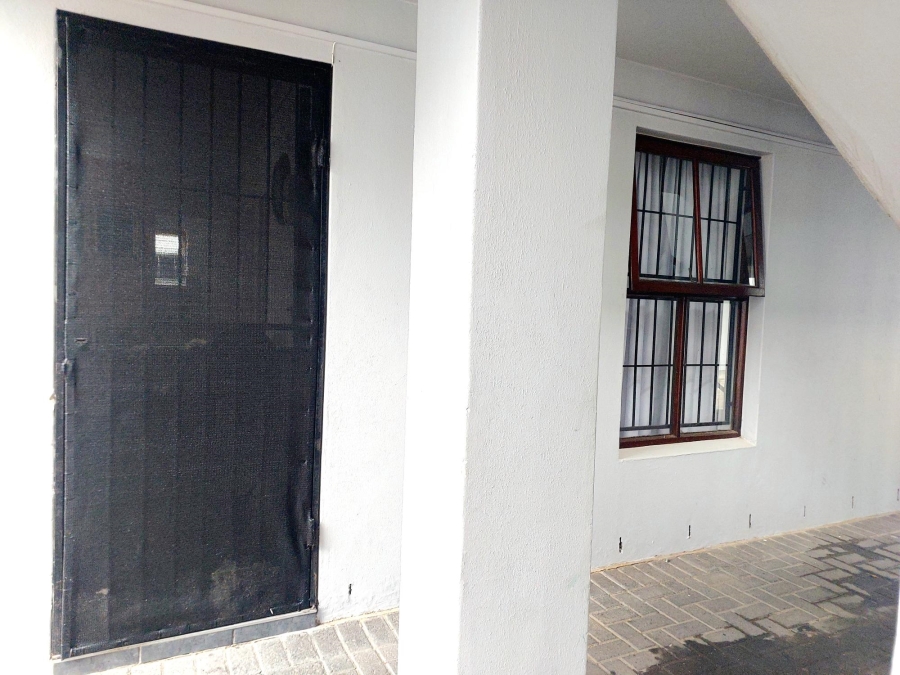 2 Bedroom Property for Sale in Moorreesburg Western Cape